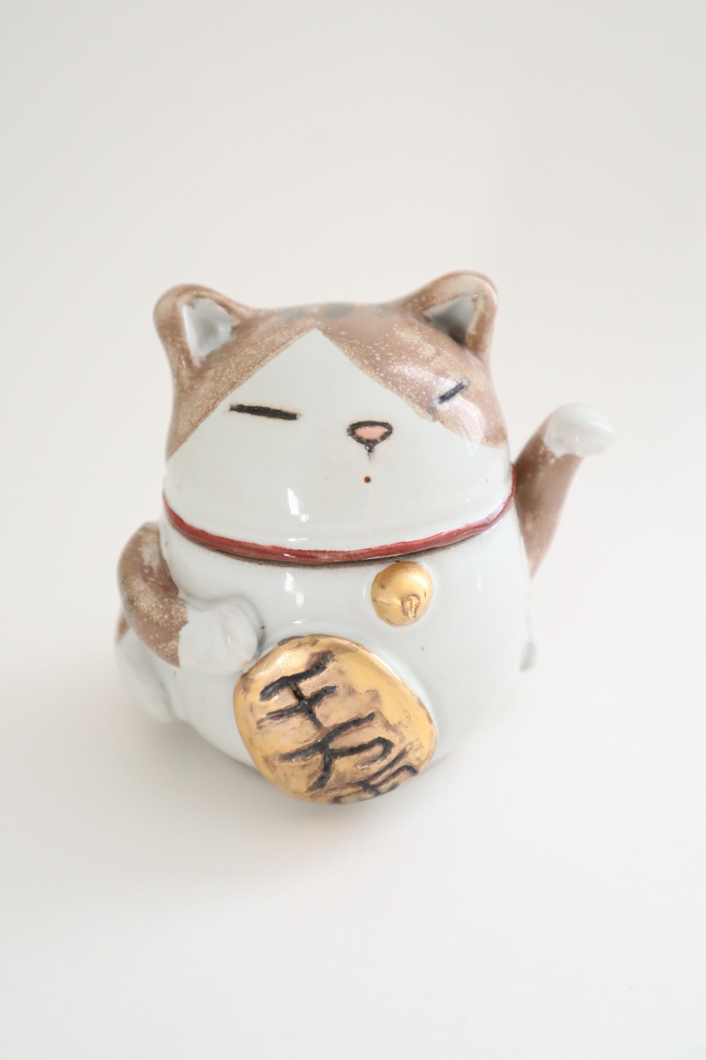 Tobi the taby maneki neko
