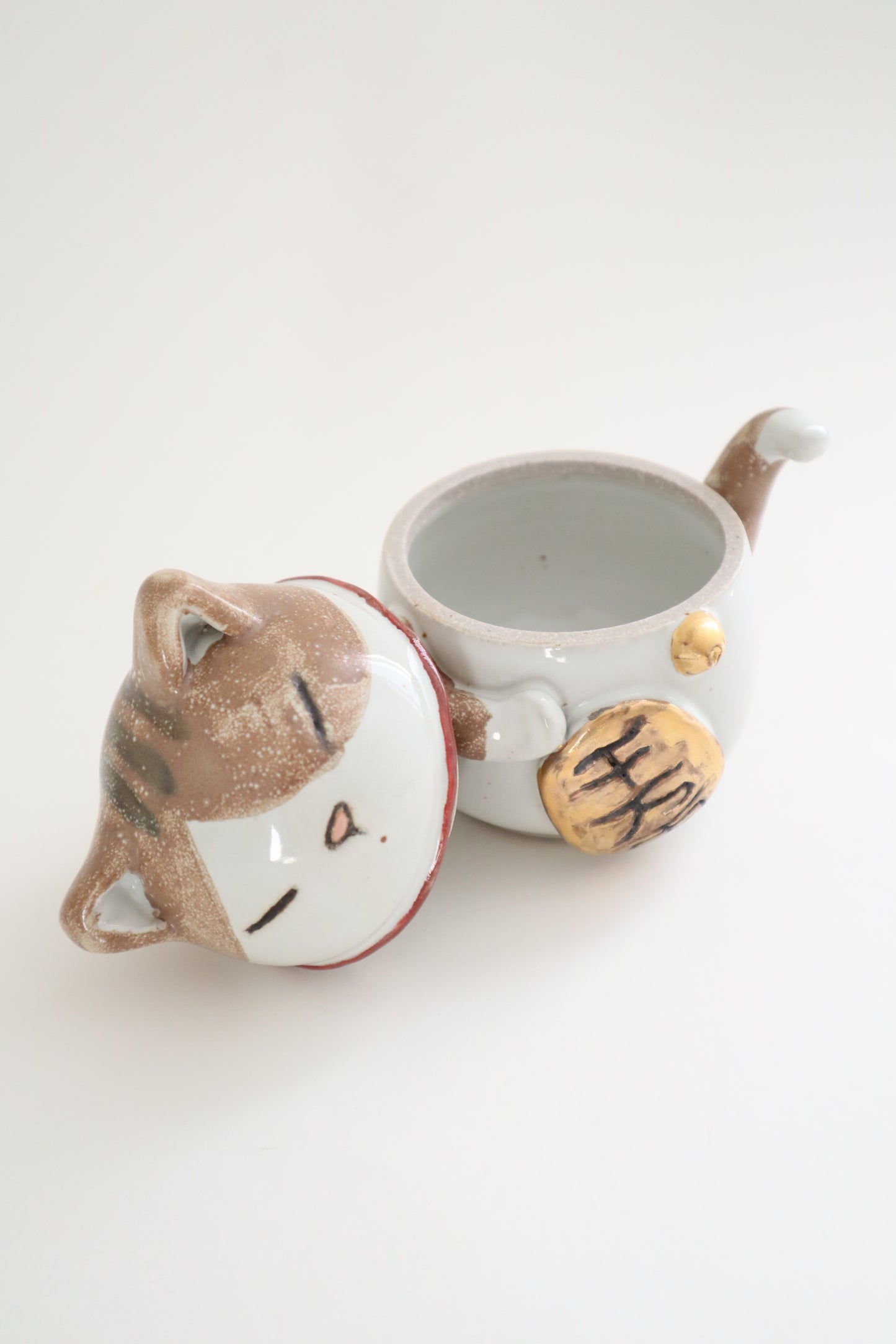 Tobi the taby maneki neko