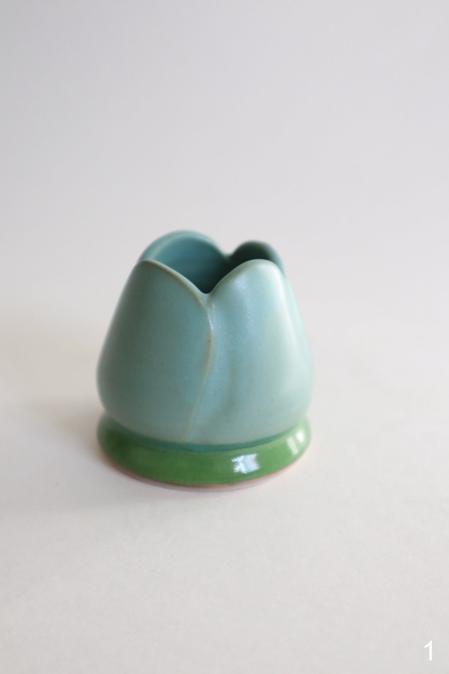 blue bloom whisk holder