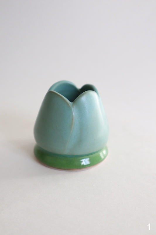 blue bloom whisk holder