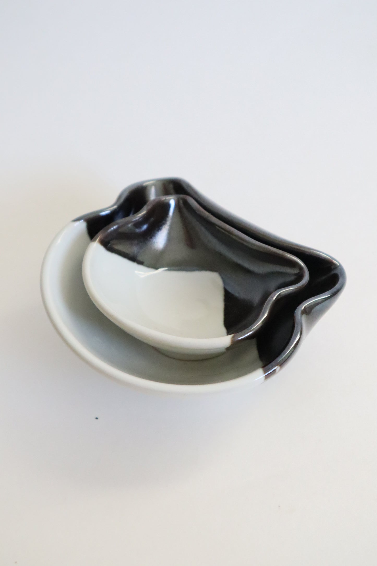 tuxedo cat dishes
